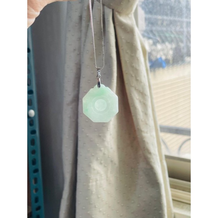 天然A貨緬甸玉 冰潤白底青太極小八卦翡翠玉墜 起冰好水頭 幾抹清雅鮮綠點綴 大小配戴無壓力-細節圖8