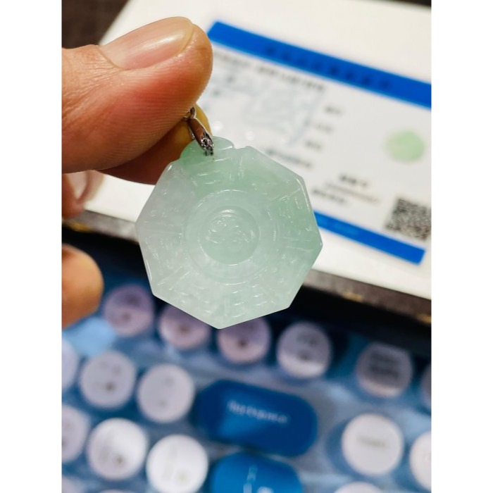 天然A貨緬甸玉 冰潤白底青太極小八卦翡翠玉墜 起冰好水頭 幾抹清雅鮮綠點綴 大小配戴無壓力-細節圖10