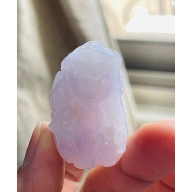 天然A貨翡翠 冰潤櫻花紫藏金手工雕招財貔貅翡翠玉墜/手牌 能見色粉嫩 帶幾抹金 頭大杏眼圓臀俏-細節圖6