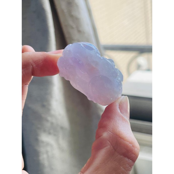 天然A貨翡翠 冰潤櫻花紫藏金手工雕招財貔貅翡翠玉墜/手牌 能見色粉嫩 帶幾抹金 頭大杏眼圓臀俏-細節圖7