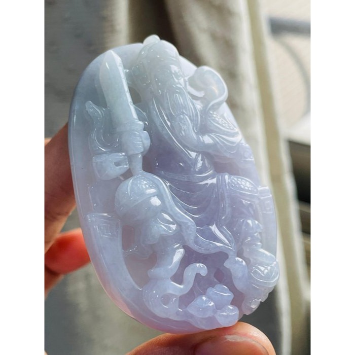 天然A貨緬甸玉 冰潤亮春彩獨家精雕玄天上帝翡翠玉牌 顯色粉紫粉綠底色 過底色滿不露白 法像精開 厚裝大牌型-細節圖3