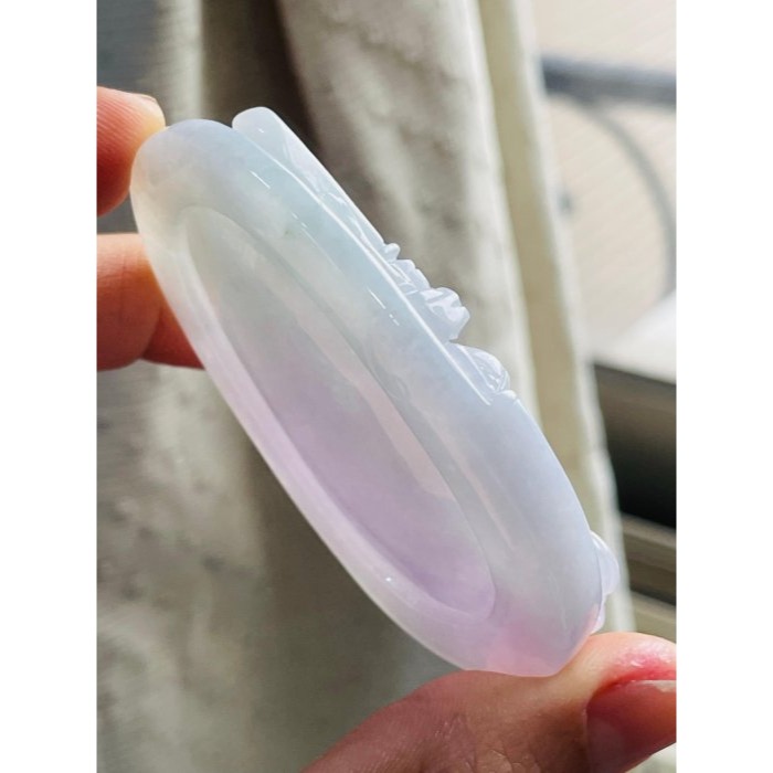 天然A貨緬甸玉 冰潤亮春彩獨家精雕玄天上帝翡翠玉牌 顯色粉紫粉綠底色 過底色滿不露白 法像精開 厚裝大牌型-細節圖5