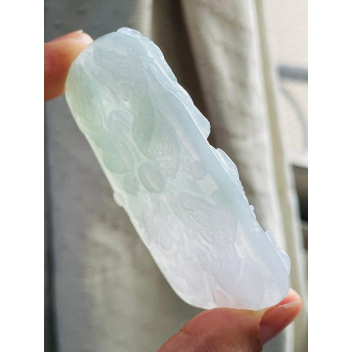 天然A貨緬甸玉 冰潤青綠雙面精工九龍關公翡翠玉牌 冰帶光感 淡雅綠 晶透白 幾抹綠花增色 精開法像 精雕九龍-細節圖5