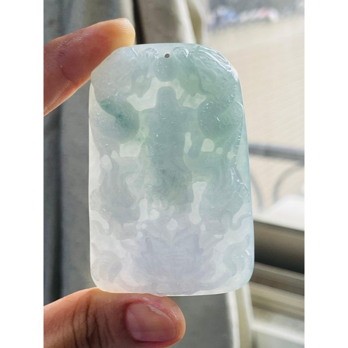 天然A貨緬甸玉 冰潤青綠雙面精工九龍關公翡翠玉牌 冰帶光感 淡雅綠 晶透白 幾抹綠花增色 精開法像 精雕九龍-細節圖7