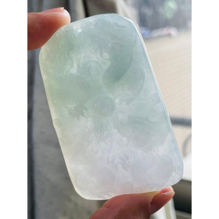 天然A貨緬甸玉 冰潤青綠雙面精工九龍關公翡翠玉牌 冰帶光感 淡雅綠 晶透白 幾抹綠花增色 精開法像 精雕九龍-細節圖8