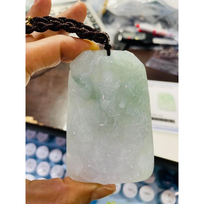天然A貨緬甸玉 冰潤青綠雙面精工九龍關公翡翠玉牌 冰帶光感 淡雅綠 晶透白 幾抹綠花增色 精開法像 精雕九龍-細節圖10