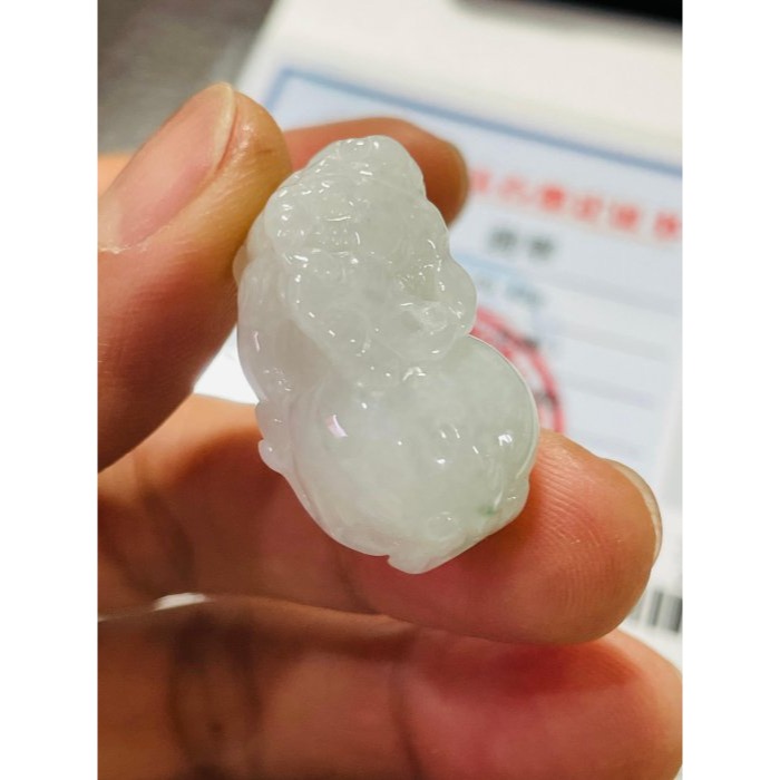 天然A貨翡翠 細潤飄花手工雕招財貔貅翡翠玉墜/手牌 乾淨白冰帶幾抹小飄花 工藝立體 頭大圓臀-細節圖9