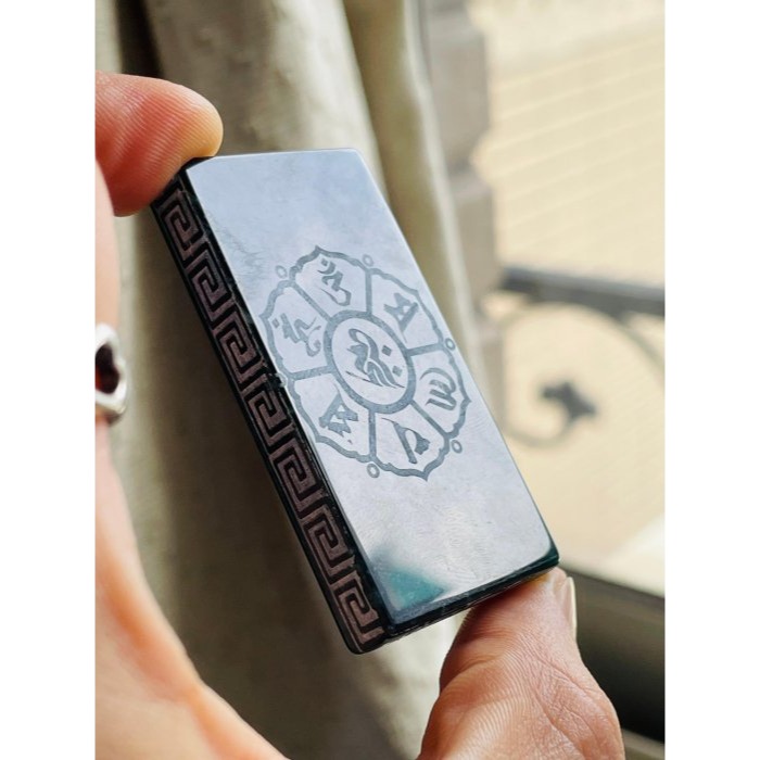 天然A貨翡翠 冰潤危綠雷射雕地藏王菩薩翡翠佛牌 全透光滿綠瓜料 完美方正牌形 雷射噴砂細致顯工-細節圖6