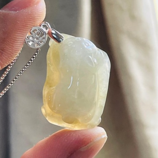 天然A貨緬甸玉 冰膠雪梨黃雙彩手工俏雕小貓咪翡翠玉墜 果凍膠肉巧喵星人 冰黃俏貓毯 獨一無二俏色巧工-細節圖7