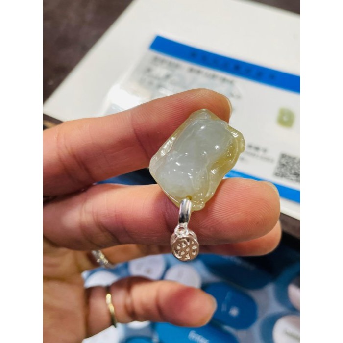 天然A貨緬甸玉 冰膠雪梨黃雙彩手工俏雕小貓咪翡翠玉墜 果凍膠肉巧喵星人 冰黃俏貓毯 獨一無二俏色巧工-細節圖9