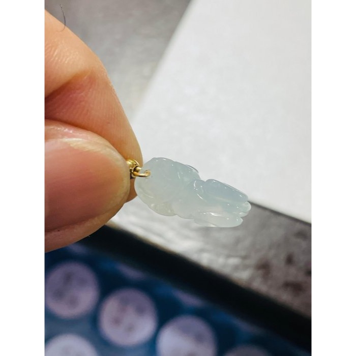 天然A貨緬甸玉 冰玻種白冰手工巧雕招財貔貅翡翠隨意扣 泛光晶透玻璃種 純色乾淨冰膠底庄 不大 小高貨-細節圖10