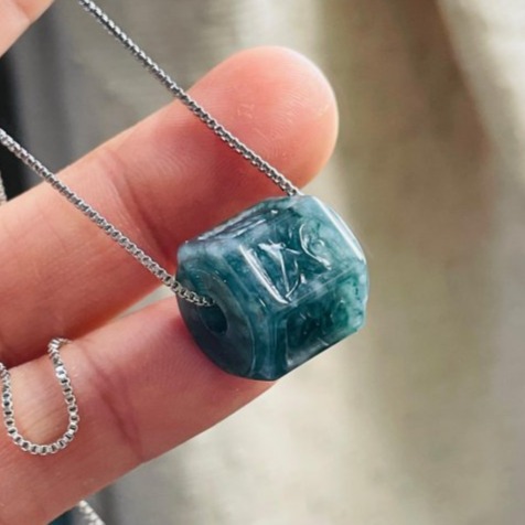 天然A貨翡翠 冰潤危藍13mm六字箴言翡翠六角珠/頂珠 厚實膠潤底裝 色滿勻稱 完美珠-細節圖2