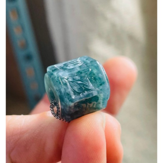 天然A貨翡翠 冰潤危藍13mm六字箴言翡翠六角珠/頂珠 厚實膠潤底裝 色滿勻稱 完美珠-細節圖4