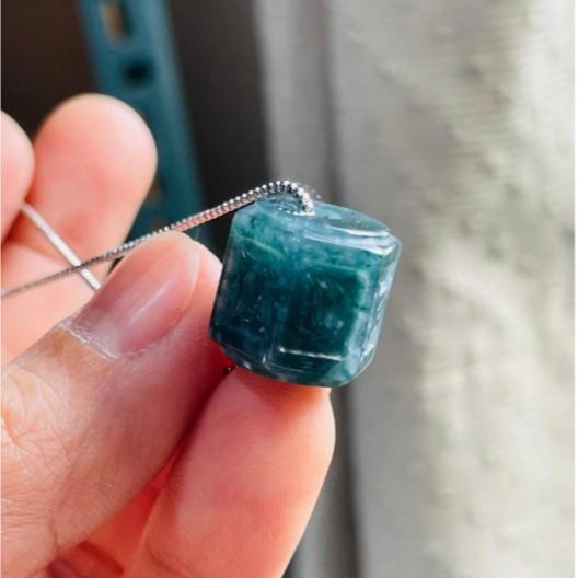 天然A貨翡翠 冰潤危藍13mm六字箴言翡翠六角珠/頂珠 厚實膠潤底裝 色滿勻稱 完美珠-細節圖7