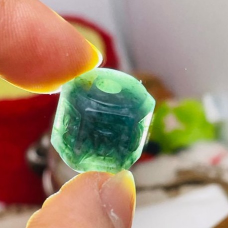 天然A貨翡翠 冰潤危藍13mm六字箴言翡翠六角珠/頂珠 厚實膠潤底裝 色滿勻稱 完美珠-細節圖9