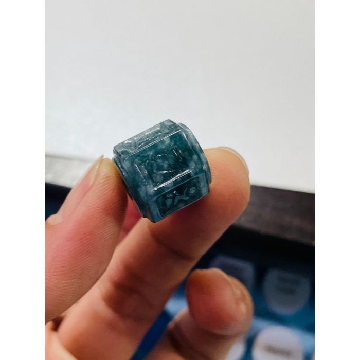 天然A貨翡翠 冰潤危藍13mm六字箴言翡翠六角珠/頂珠 厚實膠潤底裝 色滿勻稱 完美珠-細節圖10