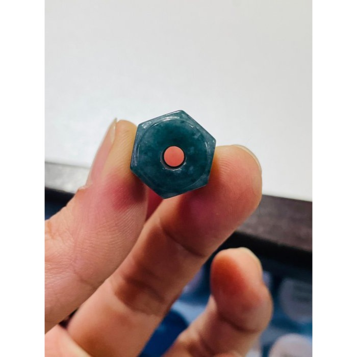 天然A貨翡翠 冰潤危藍13mm六字箴言翡翠六角珠/頂珠 厚實膠潤底裝 色滿勻稱 完美珠-細節圖11