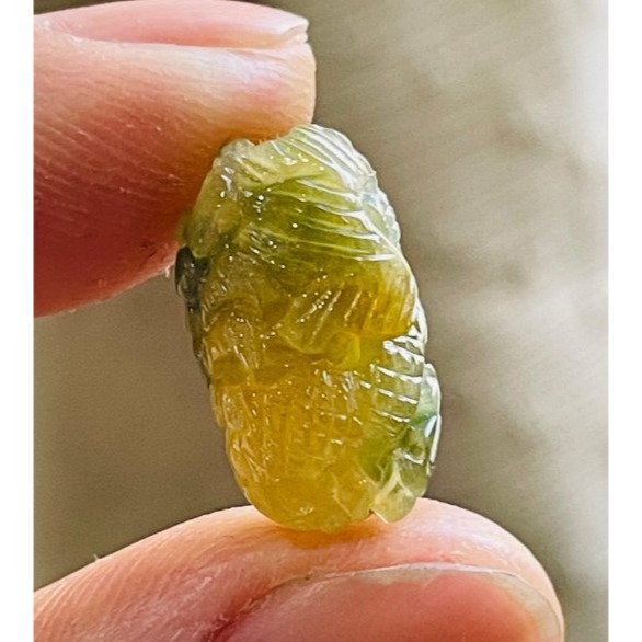 天然A貨緬甸玉 老坑冰三彩360度手工微雕一條龍翡翠小龍珠 起冰橘黃梨黃秋香綠 色滿冰潤 通孔頂珠-細節圖4