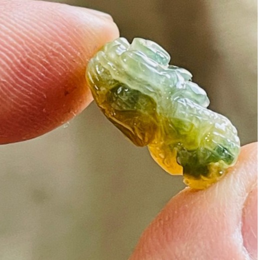 天然A貨緬甸玉 老坑冰三彩360度手工微雕一條龍翡翠小龍珠 起冰橘黃梨黃秋香綠 色滿冰潤 通孔頂珠-細節圖5