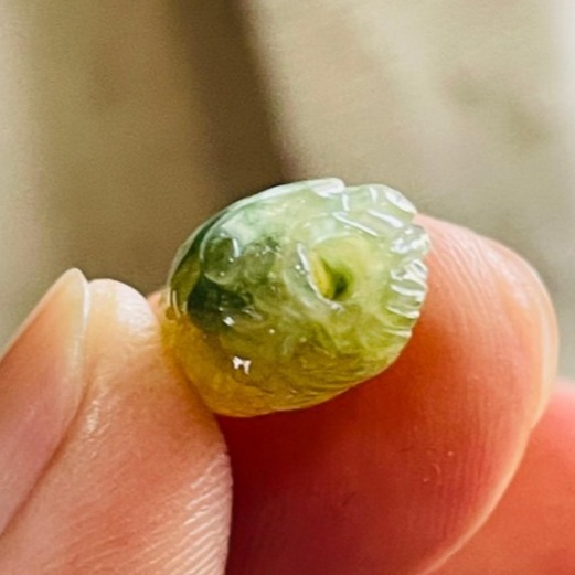 天然A貨緬甸玉 老坑冰三彩360度手工微雕一條龍翡翠小龍珠 起冰橘黃梨黃秋香綠 色滿冰潤 通孔頂珠-細節圖6