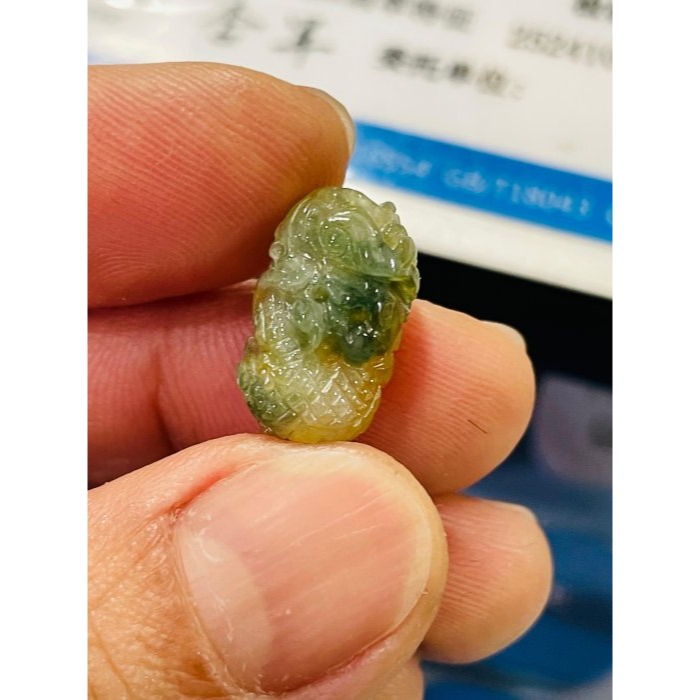 天然A貨緬甸玉 老坑冰三彩360度手工微雕一條龍翡翠小龍珠 起冰橘黃梨黃秋香綠 色滿冰潤 通孔頂珠-細節圖9
