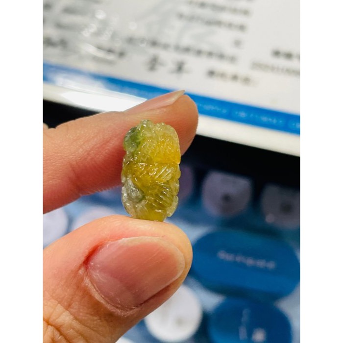 天然A貨緬甸玉 老坑冰三彩360度手工微雕一條龍翡翠小龍珠 起冰橘黃梨黃秋香綠 色滿冰潤 通孔頂珠-細節圖10