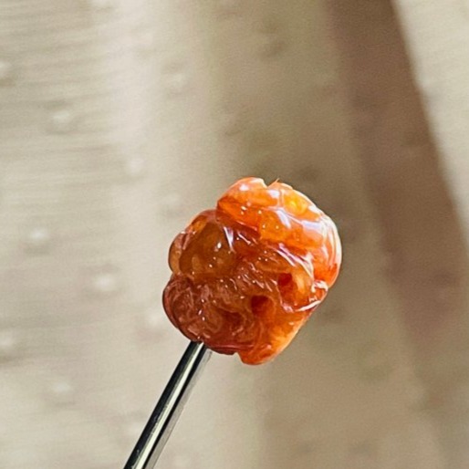 天然A貨緬甸玉 冰亮紅360度環繞微雕一條龍翡翠小龍珠 老熟起冰油亮 色滿勻稱 天然冰紅肉通孔頂珠-細節圖4