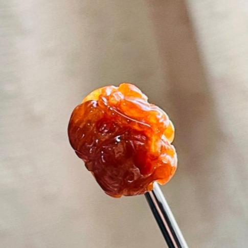 天然A貨緬甸玉 冰亮紅360度環繞微雕一條龍翡翠小龍珠 老熟起冰油亮 色滿勻稱 天然冰紅肉通孔頂珠-細節圖6