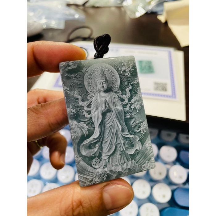 冰潤危藍雷射雕合掌觀音翡翠佛牌 全透光滿藍綠瓜料 方正牌形 噴砂影雕精致顯工-細節圖8