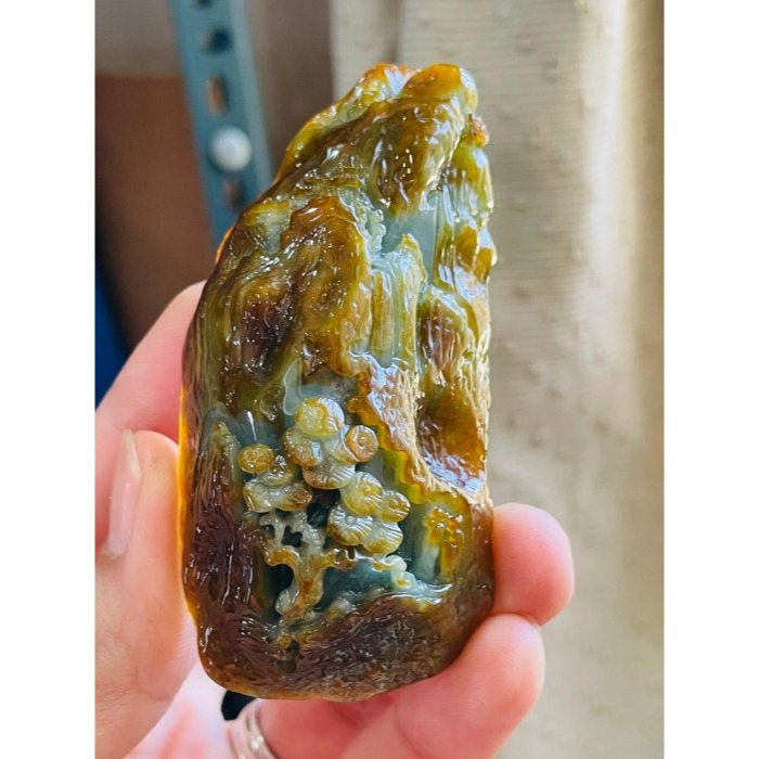 天然A貨緬甸玉 老坑蜜糖金雙彩雙面牙籤精工金風送爽翡翠山水玉墜/擺件 起冰油亮黃霧包覆油綠肉 附台証-細節圖2