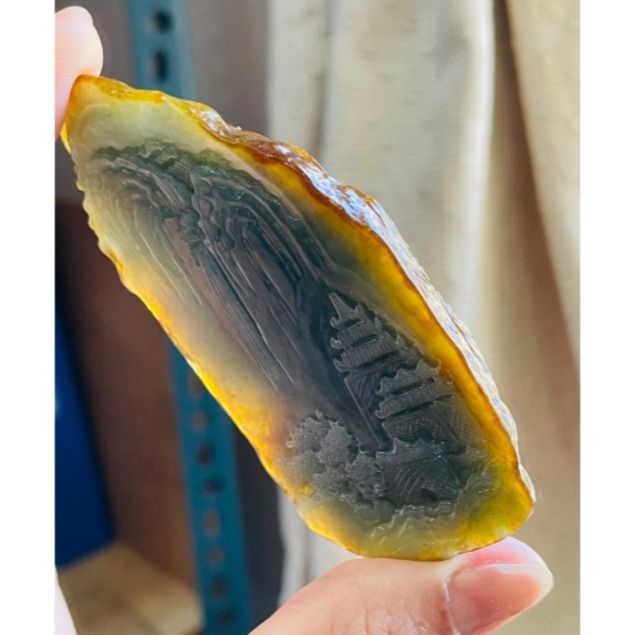 天然A貨緬甸玉 老坑蜜糖金雙彩雙面牙籤精工金風送爽翡翠山水玉墜/擺件 起冰油亮黃霧包覆油綠肉 附台証-細節圖5