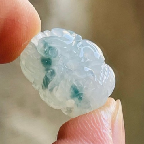 天然A貨緬甸玉 冰飄花手工360度環繞滿雕一條龍翡翠龍珠/頂珠 起光晶透無棉底妝 滿滿藍花點綴-細節圖3