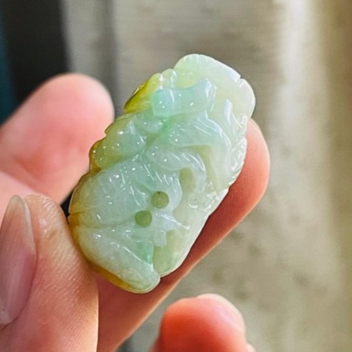 天然A貨緬甸玉 冰潤黃加綠三彩手工環繞巧雕一條龍翡翠大龍珠 起冰金黃巧龍首 鮮亮果綠增色-細節圖5