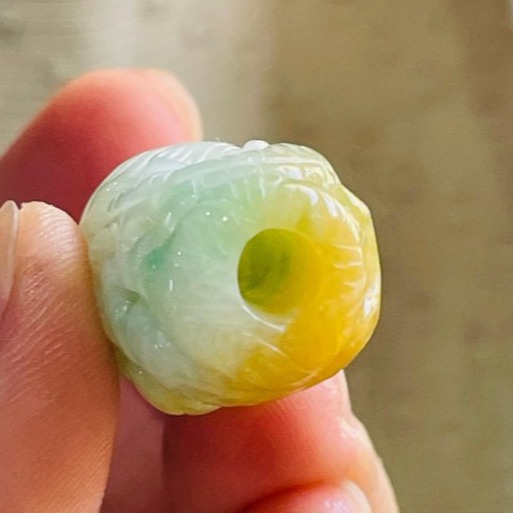 天然A貨緬甸玉 冰潤黃加綠三彩手工環繞巧雕一條龍翡翠大龍珠 起冰金黃巧龍首 鮮亮果綠增色-細節圖6