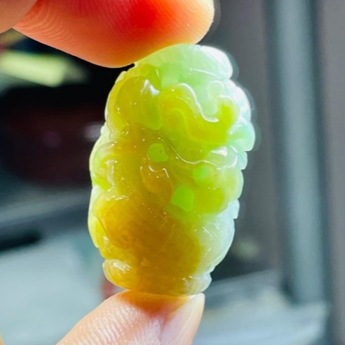 天然A貨緬甸玉 冰潤黃加綠三彩手工環繞巧雕一條龍翡翠大龍珠 起冰金黃巧龍首 鮮亮果綠增色-細節圖8