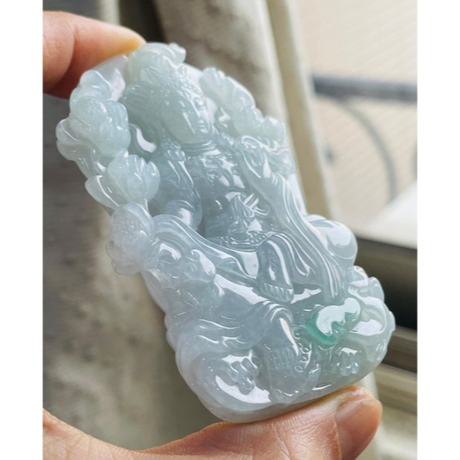 天然A貨緬甸玉 冰種藍綠精工雕白度母翡翠佛牌 晶潤滿底色 一抹冰綠點翠增彩 厚裝牌型 法像精開 腳掌開眼 附台證-細節圖2