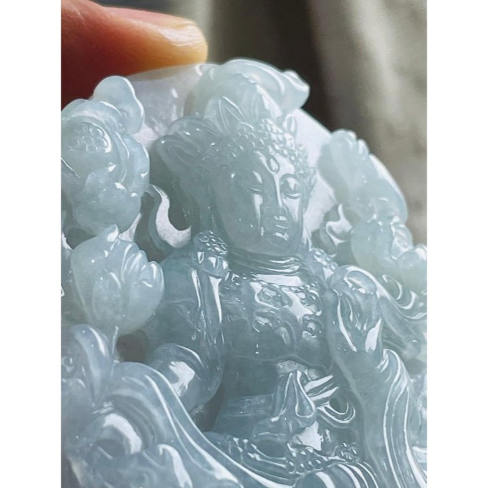 天然A貨緬甸玉 冰種藍綠精工雕白度母翡翠佛牌 晶潤滿底色 一抹冰綠點翠增彩 厚裝牌型 法像精開 腳掌開眼 附台證-細節圖3