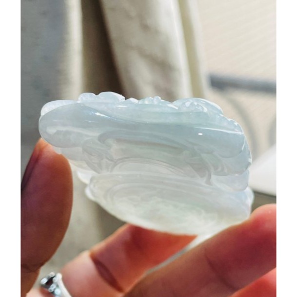 天然A貨緬甸玉 冰種藍綠精工雕白度母翡翠佛牌 晶潤滿底色 一抹冰綠點翠增彩 厚裝牌型 法像精開 腳掌開眼 附台證-細節圖6