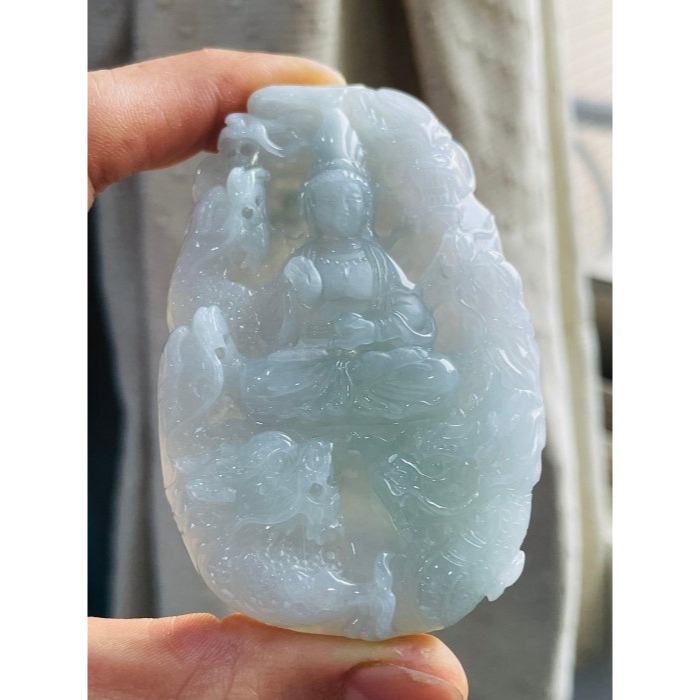 天然A貨緬甸玉 冰種藍綠雙面精工九龍寶珠觀音翡翠佛牌 晶透起光淡藍青底色 法像精開磨砂 附台證-細節圖3