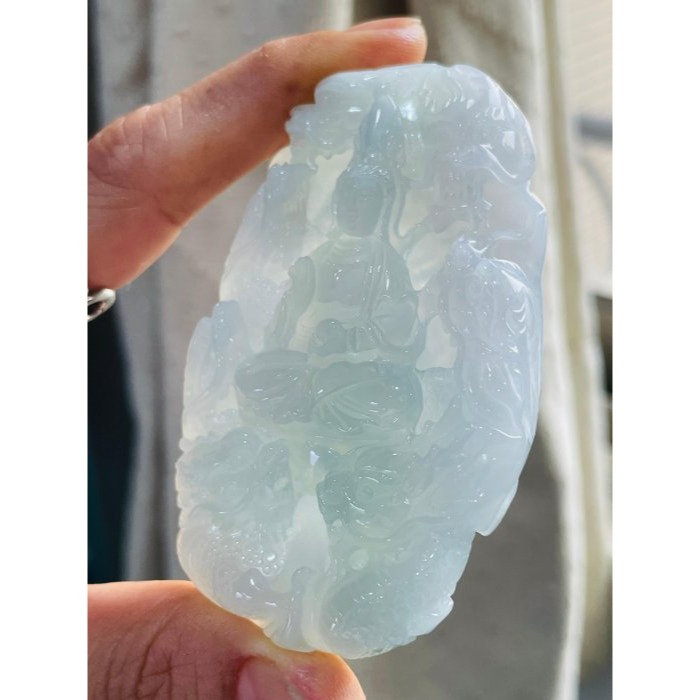 天然A貨緬甸玉 冰種藍綠雙面精工九龍寶珠觀音翡翠佛牌 晶透起光淡藍青底色 法像精開磨砂 附台證-細節圖5
