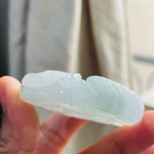 天然A貨緬甸玉 冰種藍綠雙面精工九龍寶珠觀音翡翠佛牌 晶透起光淡藍青底色 法像精開磨砂 附台證-細節圖7