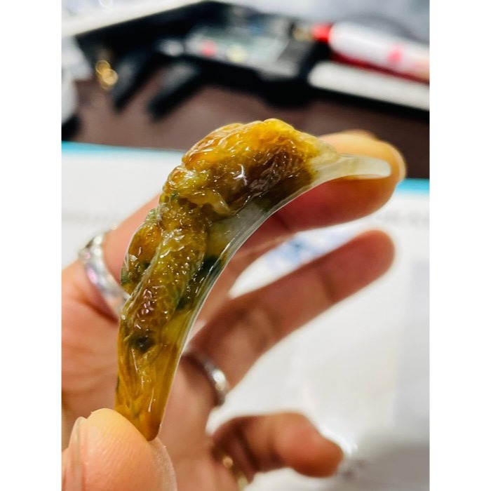 天然A貨緬甸玉 老坑蜜黃三彩手工精雕金龍護運翡翠手牌/手鍊 起冰老蜜蠟色 過渡滿滿綠藍花 油亮金光 附台証-細節圖10