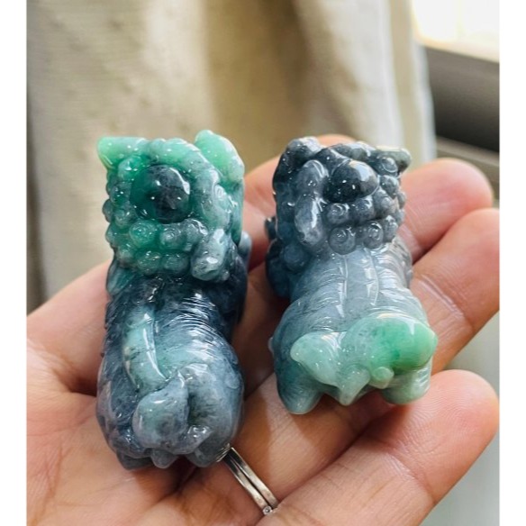 天然A貨緬甸玉 老坑烏雞綠全立體手工雕事事如意/獅子翡翠擺件(一對) 透光烏雞底俏陽綠 色辣黑綠分明-細節圖3