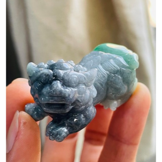 天然A貨緬甸玉 老坑烏雞綠全立體手工雕事事如意/獅子翡翠擺件(一對) 透光烏雞底俏陽綠 色辣黑綠分明-細節圖7