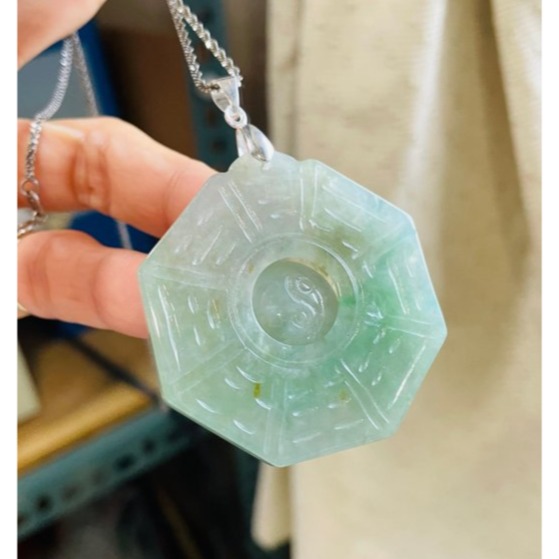 天然A貨緬甸玉 冰飄花藏金太極八卦翡翠玉墜 起冰透手 辣色陽綠絲 綠花 灑金 上身妥妥亮眼綠-細節圖2