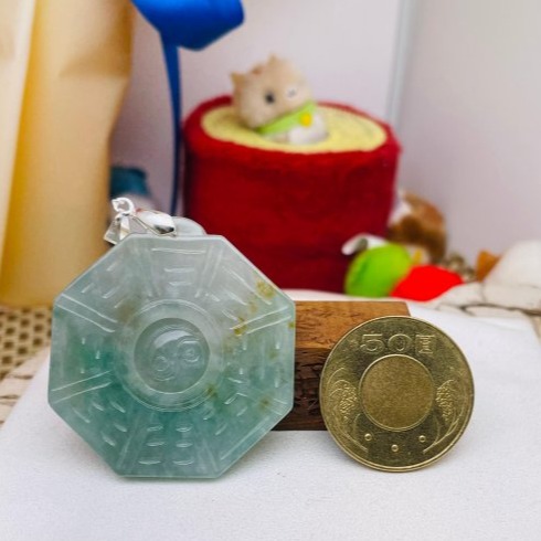 天然A貨緬甸玉 冰飄花藏金太極八卦翡翠玉墜 起冰透手 辣色陽綠絲 綠花 灑金 上身妥妥亮眼綠-細節圖3