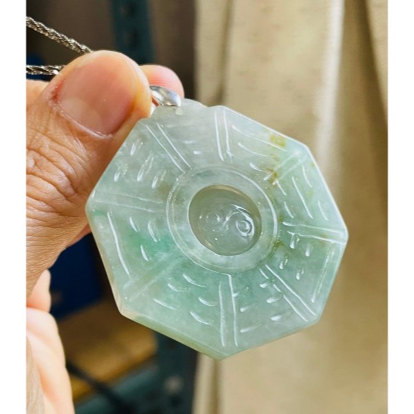 天然A貨緬甸玉 冰飄花藏金太極八卦翡翠玉墜 起冰透手 辣色陽綠絲 綠花 灑金 上身妥妥亮眼綠-細節圖4