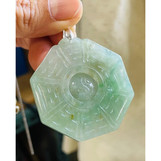 天然A貨緬甸玉 冰飄花藏金太極八卦翡翠玉墜 起冰透手 辣色陽綠絲 綠花 灑金 上身妥妥亮眼綠-細節圖5