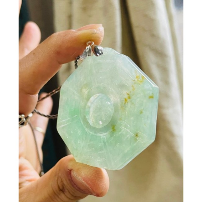 天然A貨緬甸玉 冰飄花藏金太極八卦翡翠玉墜 起冰透手 辣色陽綠絲 綠花 灑金 上身妥妥亮眼綠-細節圖6