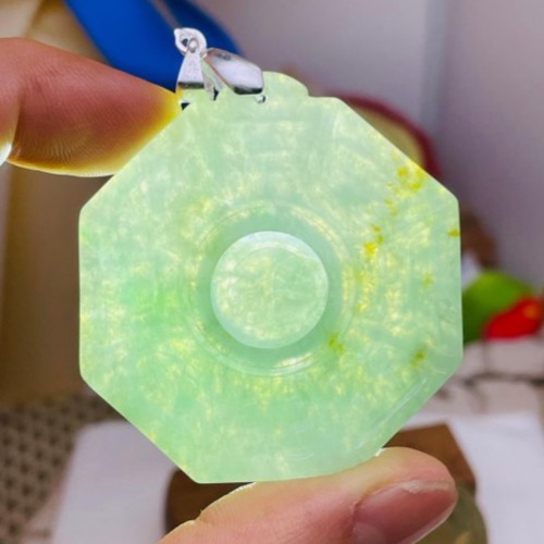 天然A貨緬甸玉 冰飄花藏金太極八卦翡翠玉墜 起冰透手 辣色陽綠絲 綠花 灑金 上身妥妥亮眼綠-細節圖9